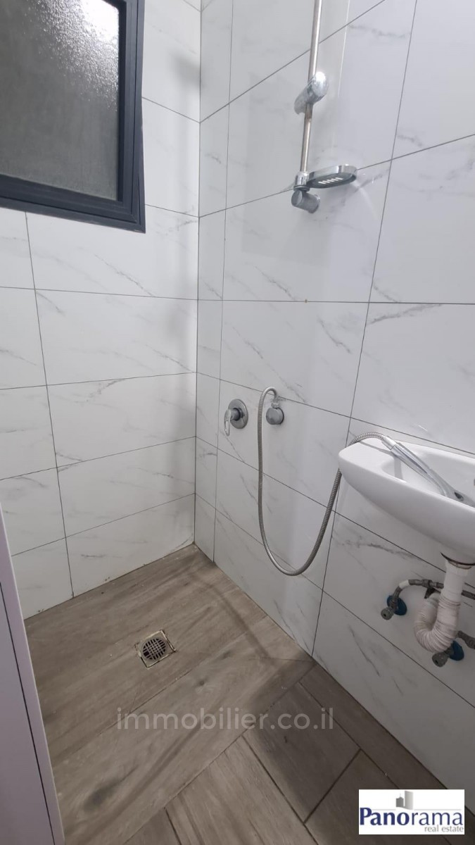 Apartamento 4 cômodos Ascalão Afridar 233-IBL-1336