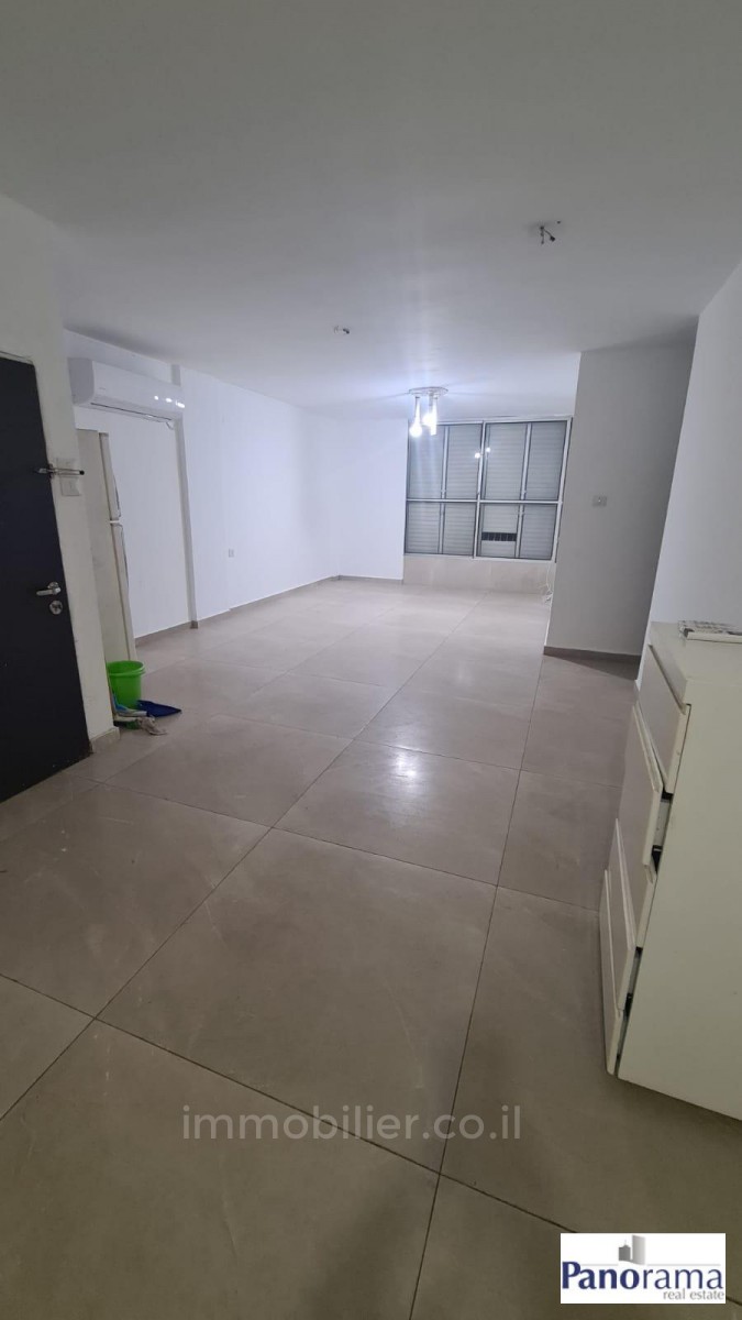 Apartamento 4 cômodos Ascalão Afridar 233-IBL-1336