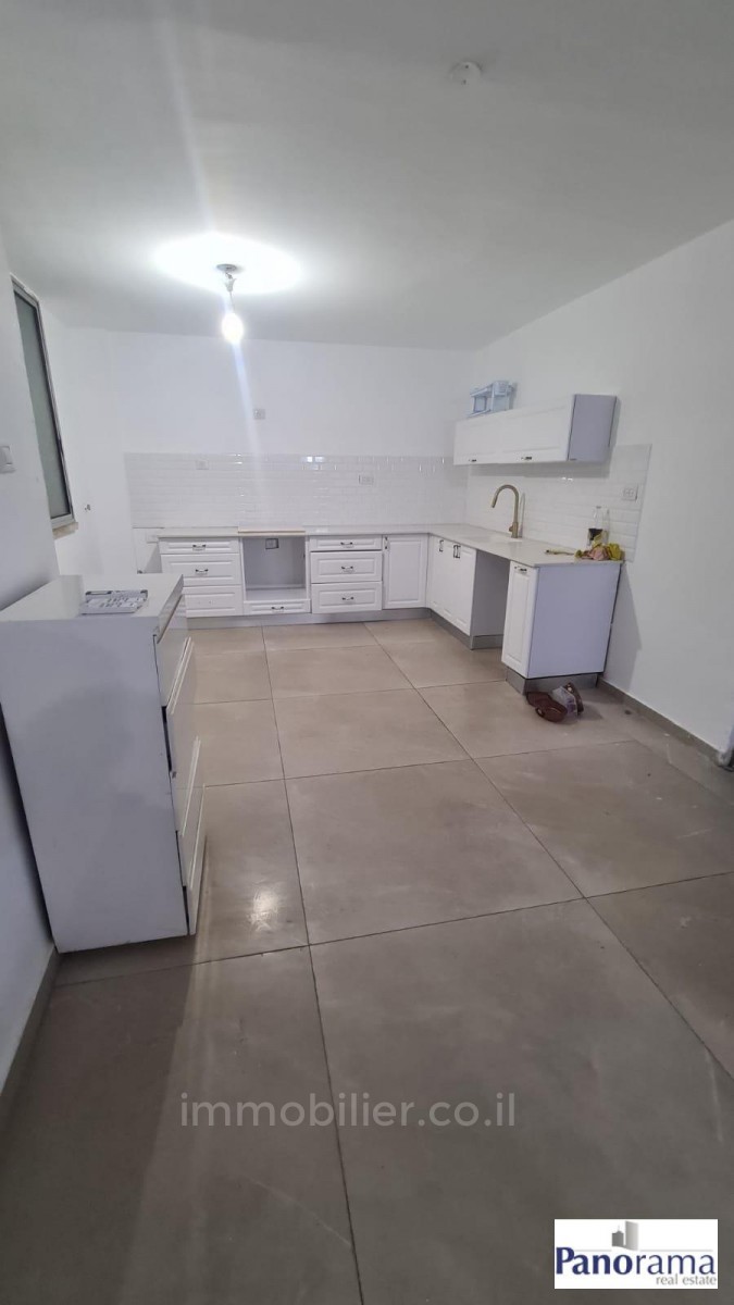 Apartamento 4 cômodos Ascalão Afridar 233-IBL-1336