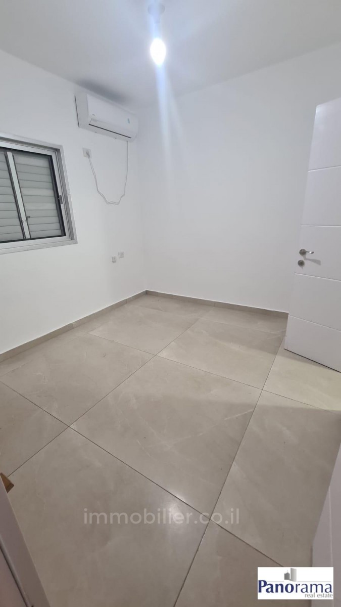 Apartamento 4 cômodos Ascalão Afridar 233-IBL-1336