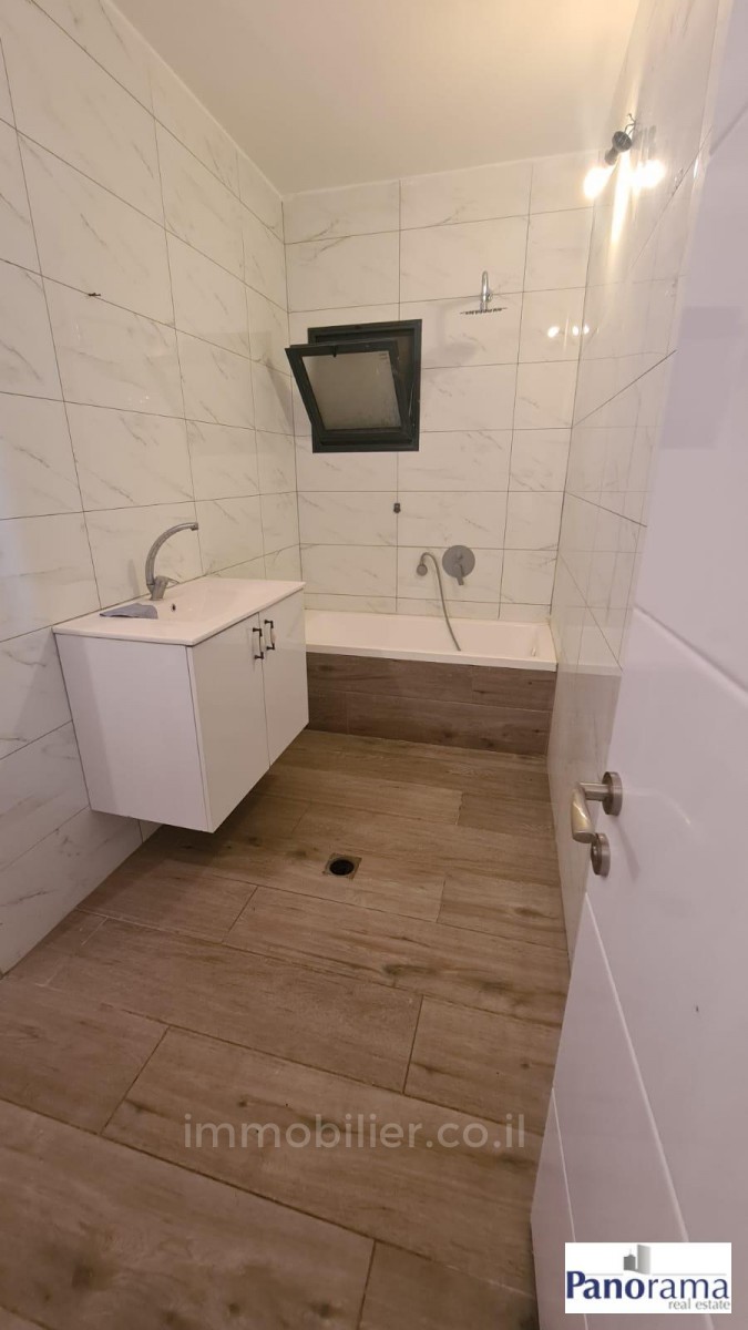 Apartamento 4 cômodos Ascalão Afridar 233-IBL-1336