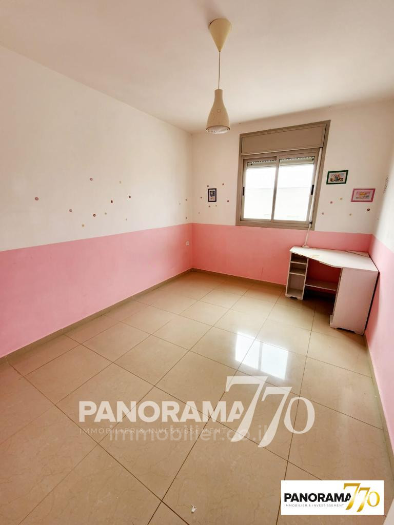 Apartamento 5 cômodos Ascalão Afridar 233-IBL-1377