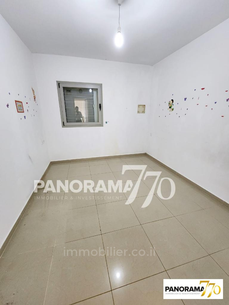 Apartamento 5 cômodos Ascalão Afridar 233-IBL-1377