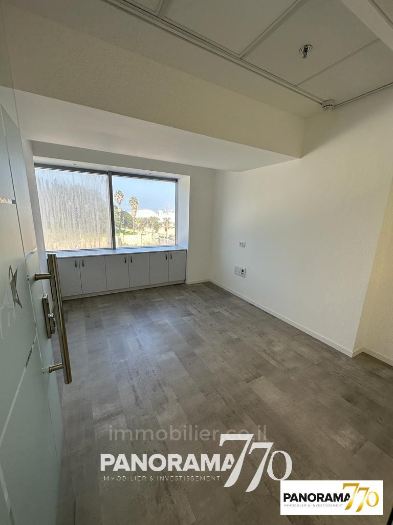 Escritórios 7 cômodos Ashdod  233-IBL-1381