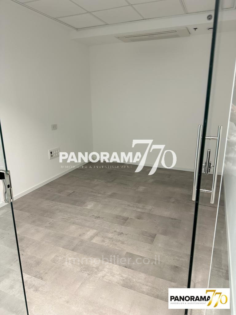 Escritórios 7 cômodos Ashdod  233-IBL-1381