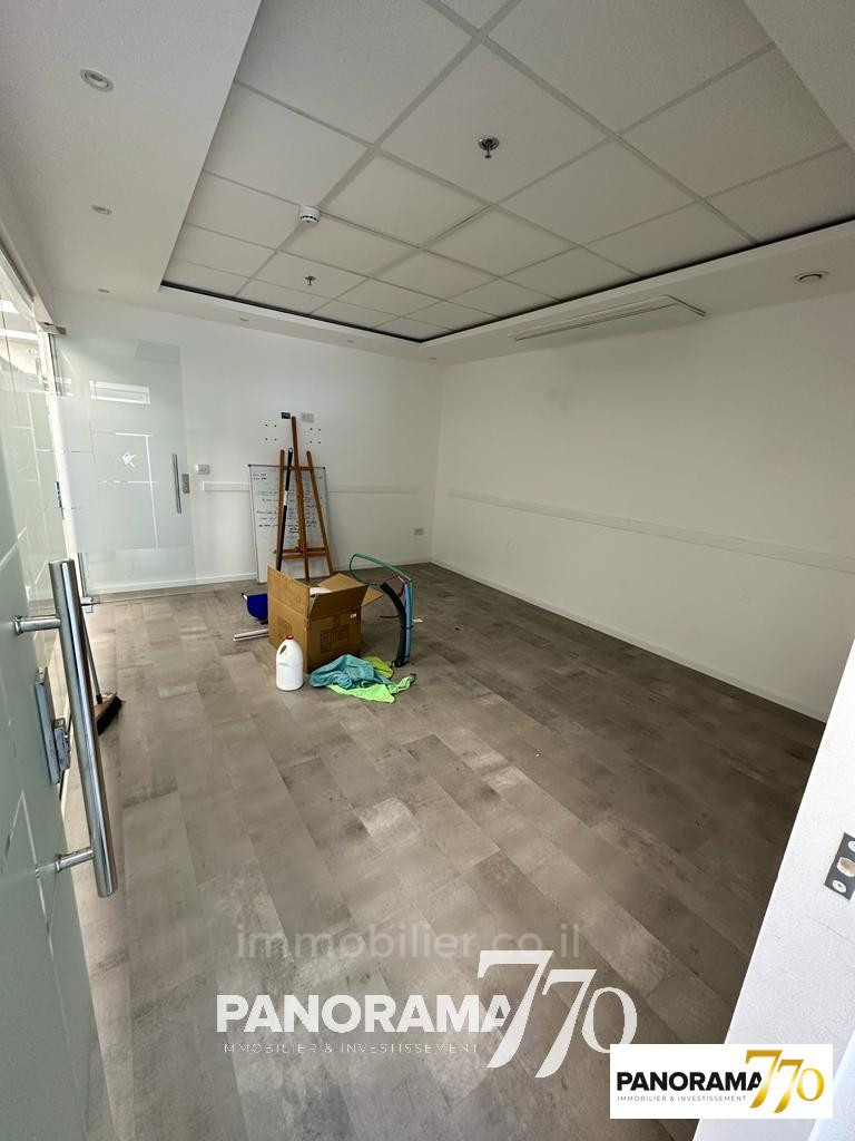 Escritórios 7 cômodos Ashdod  233-IBL-1381