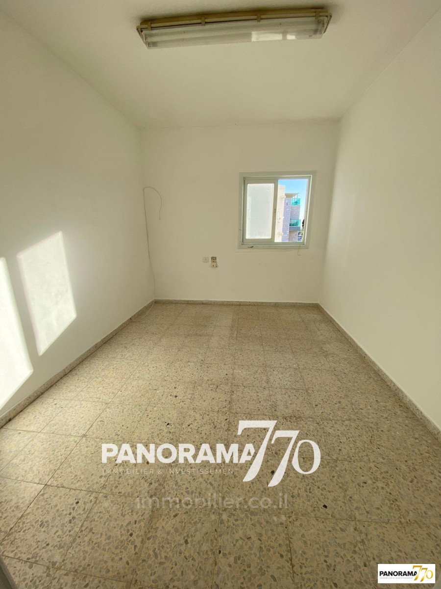 Apartamento 4 cômodos Ascalão Afridar 233-IBL-1393