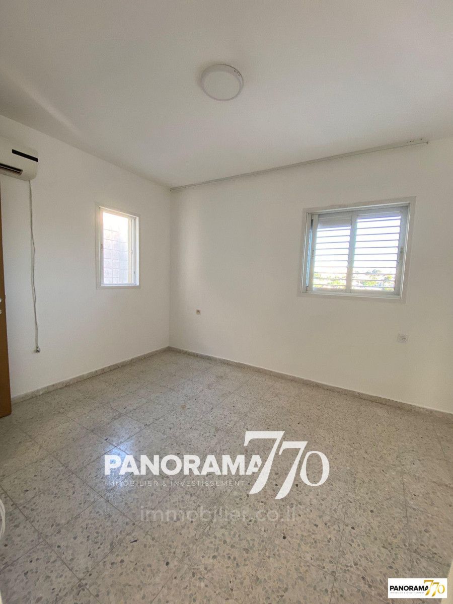 Apartamento 4 cômodos Ascalão Afridar 233-IBL-1393