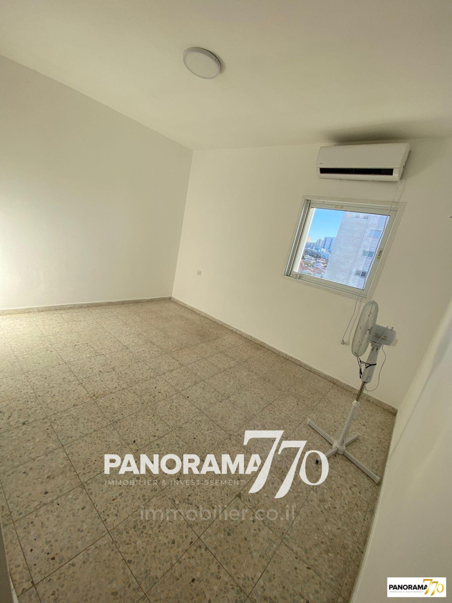 Apartamento 4 cômodos Ascalão Afridar 233-IBL-1393