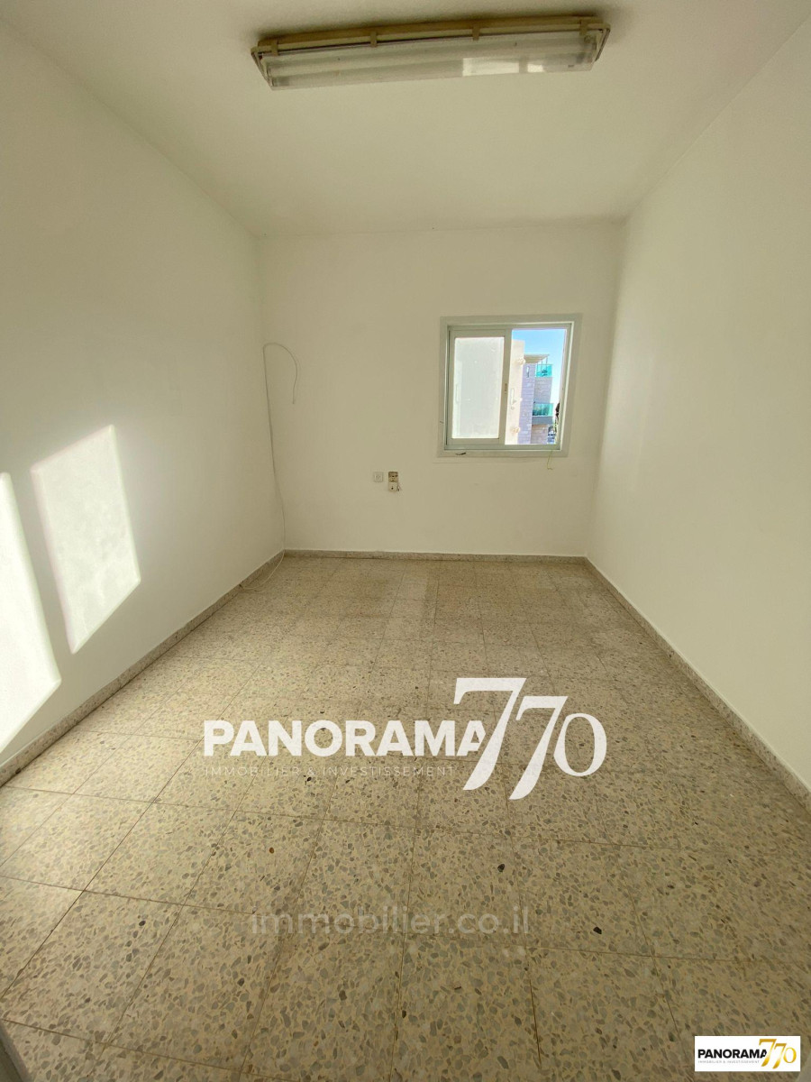 Apartamento 4 cômodos Ascalão Afridar 233-IBL-1397