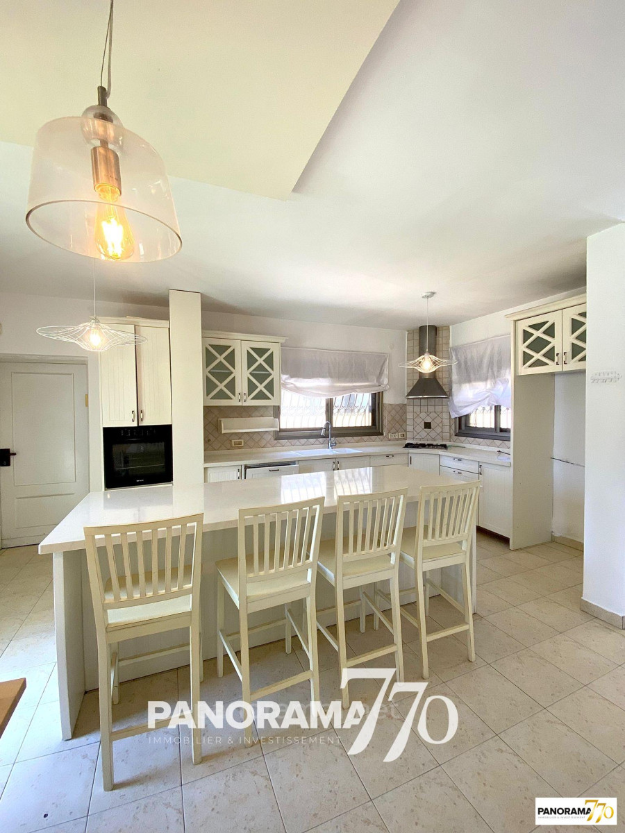 Casarão 6 cômodos Ascalão Barnea 233-IBL-1434