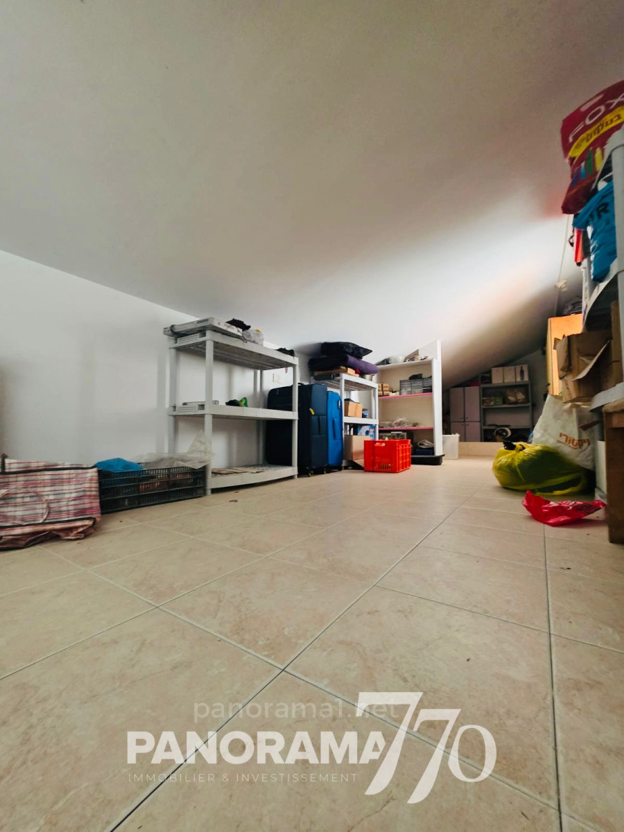 Casarão 8 cômodos Ascalão Echkole Paz 233-IBL-1583