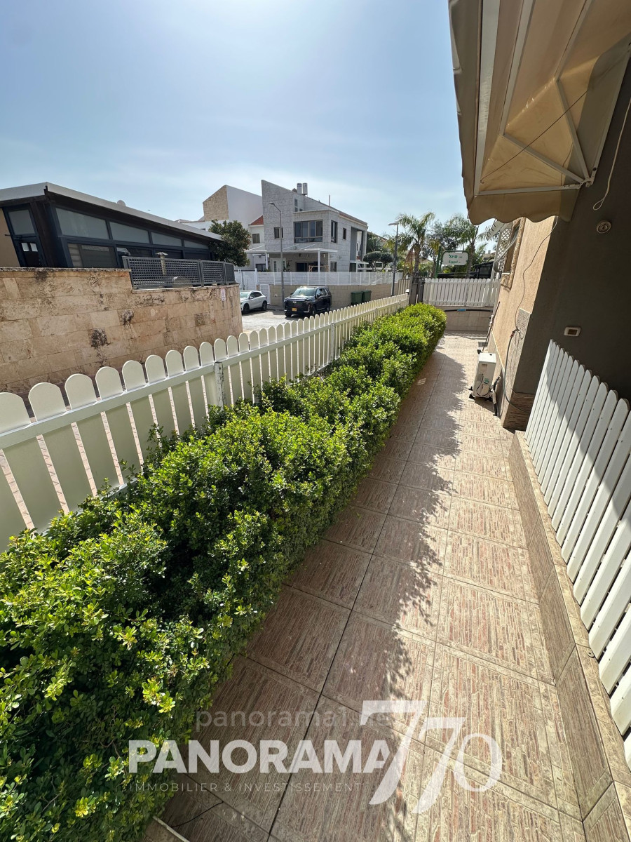 Casarão 8 cômodos Ascalão Echkole Paz 233-IBL-1583