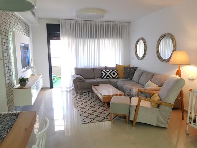 Apartamento 5 cômodos Ascalão Barnea 233-IBL-969