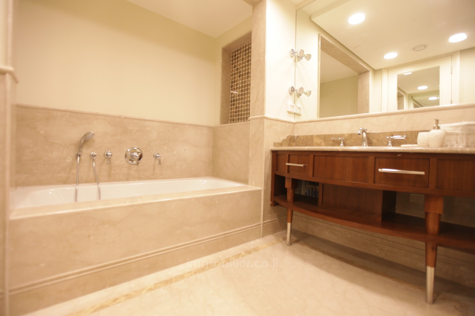 Apartamento 4 cômodos Jerusalém Centro da cidade 245-IBL-1604