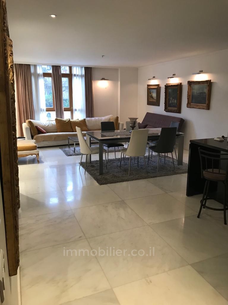 Apartamento 2.5 cômodos Jerusalém Centro da cidade 245-IBL-1706