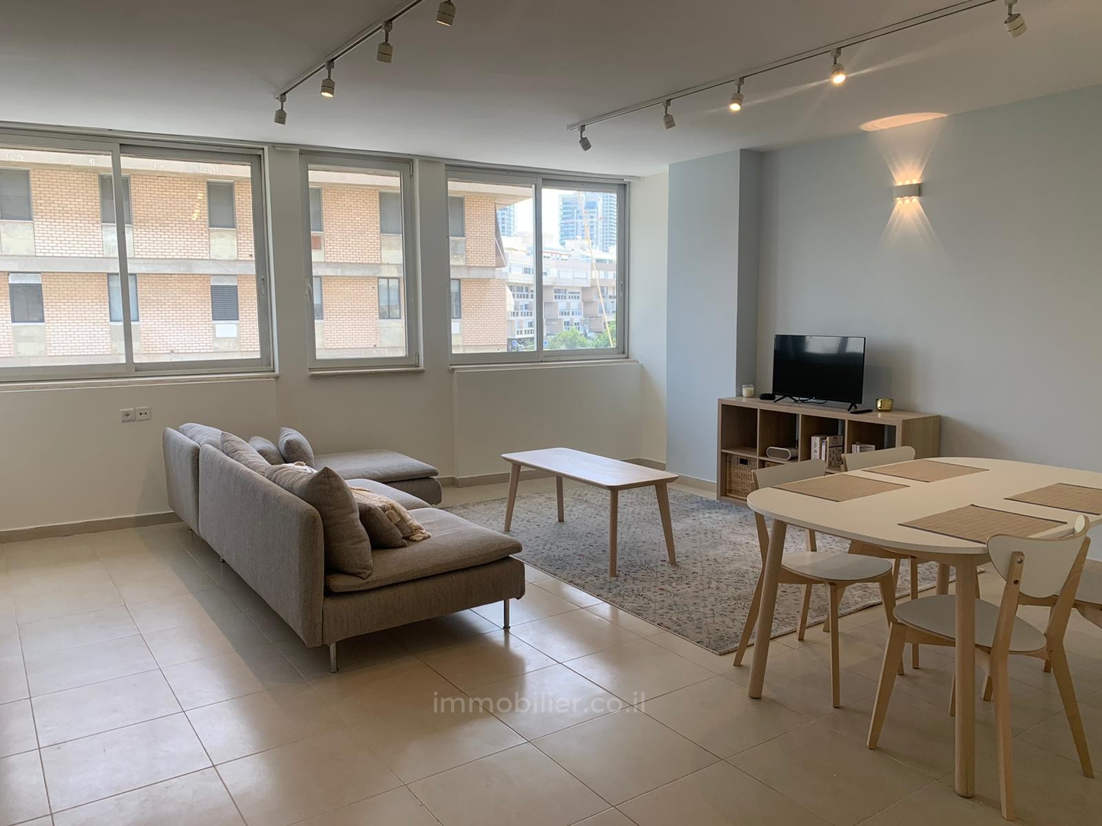 Apartamento 4 cômodos Tel Aviv Kikar Hamedina 245-IBL-1752
