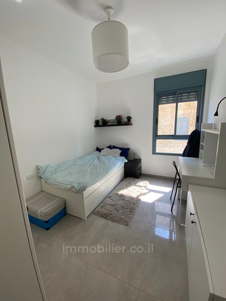 Apartamento 4 cômodos Jerusalém Baka 245-IBL-1801