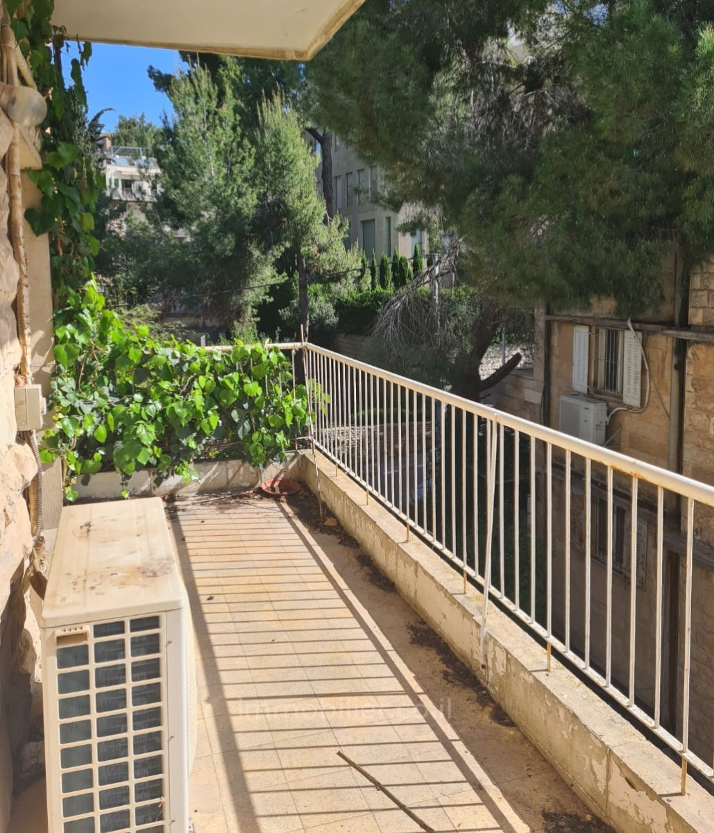 Apartamento 3 cômodos Jerusalém Rehavia 245-IBL-1802