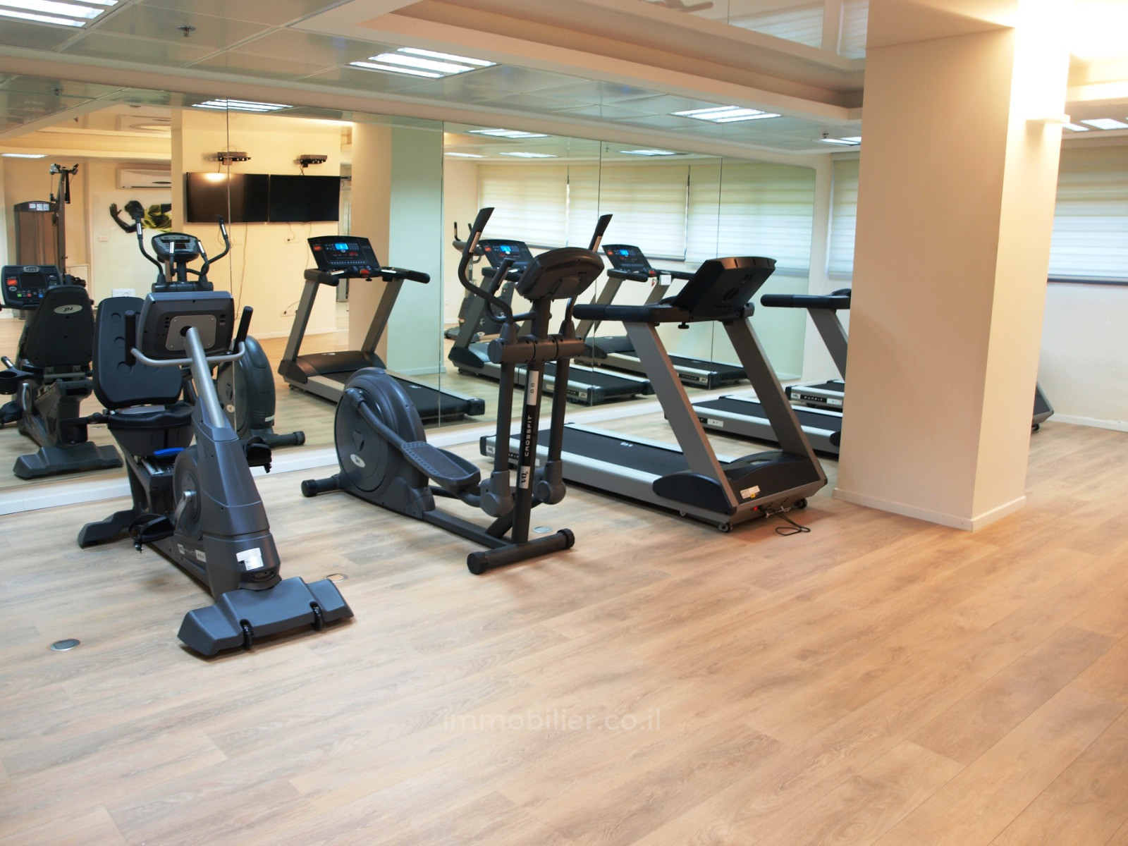 Apartamento 2.5 cômodos Jerusalém Centro da cidade 245-IBL-1818