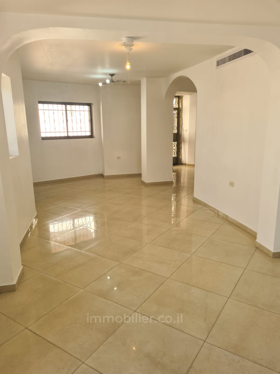 Apartamento 2.5 cômodos Jerusalém Abu Tor 245-IBL-1827