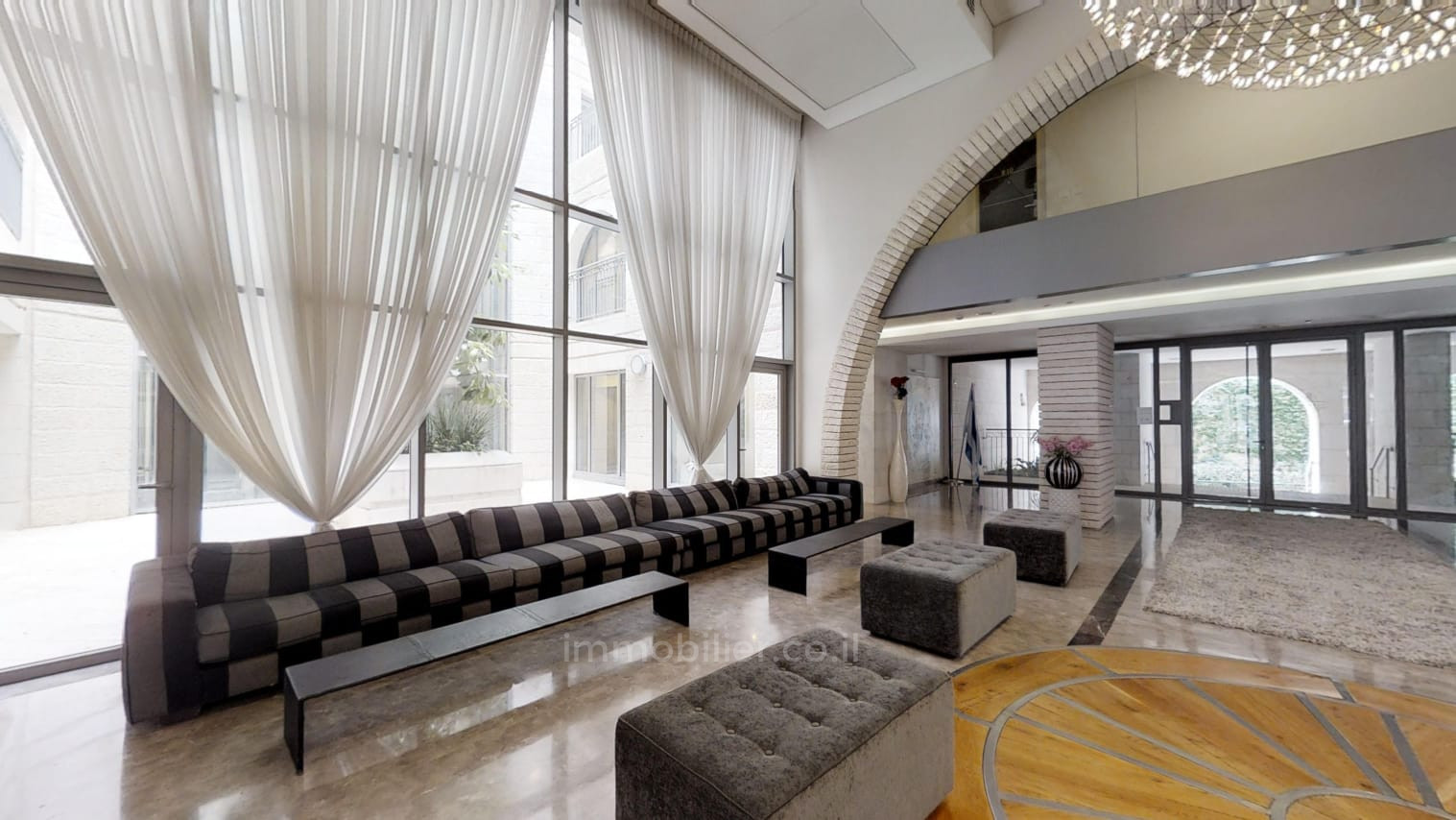 Cobertura 5 cômodos Jerusalém Centro da cidade 245-IBL-1832