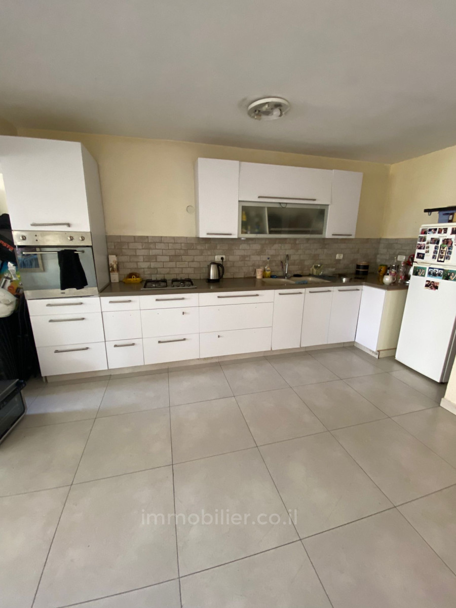 Apartamento 4 cômodos Jerusalém Baka 245-IBL-1836