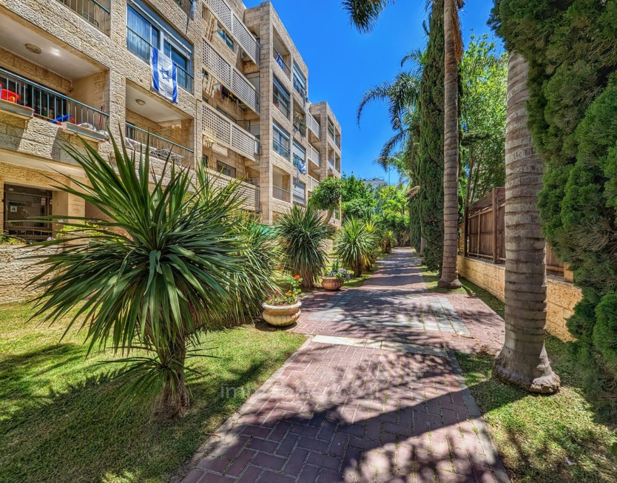 Apartamento 4 cômodos Jerusalém Baka 245-IBL-1836