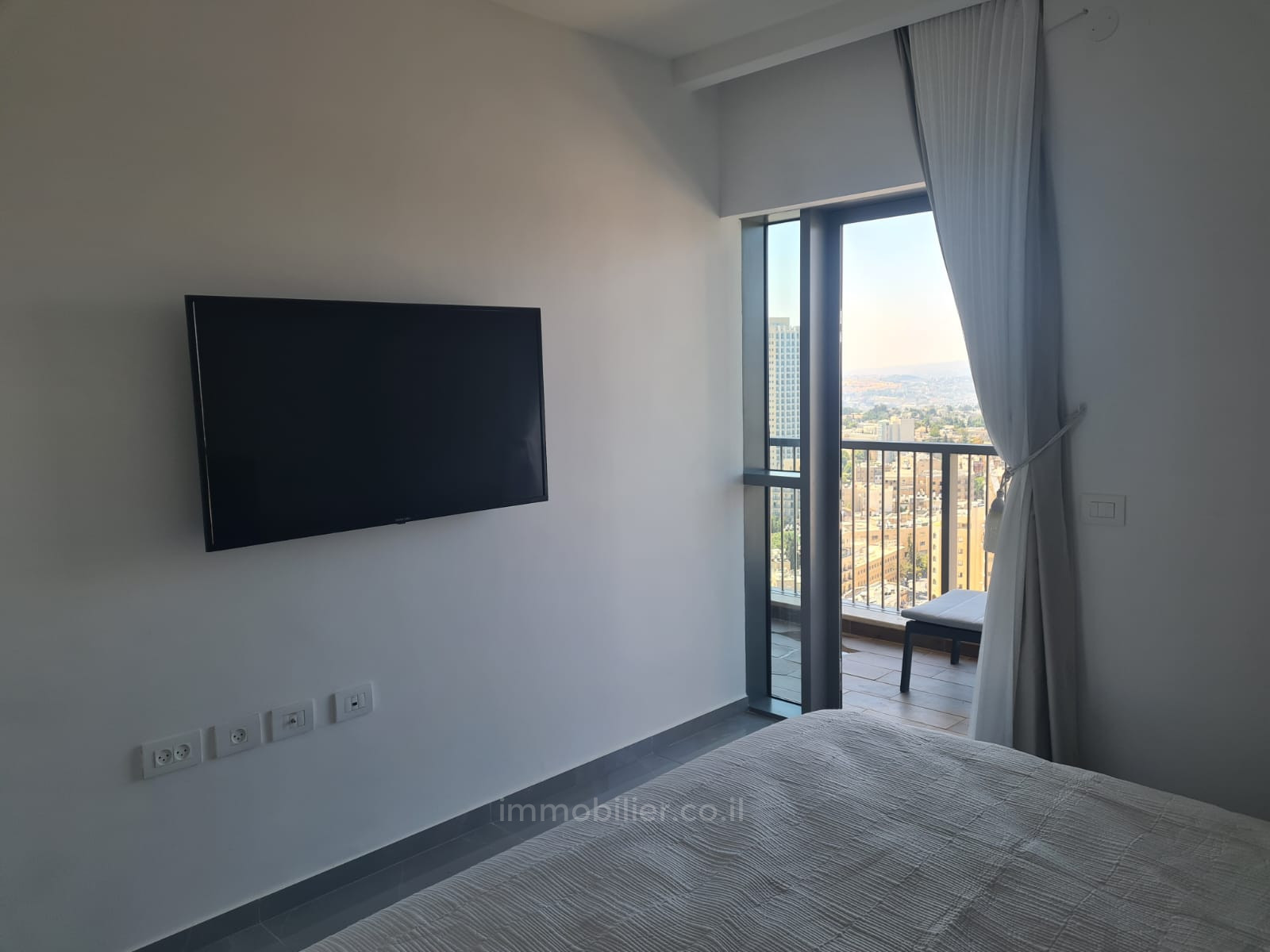 Apartamento 3 cômodos Jerusalém  245-IBL-1843
