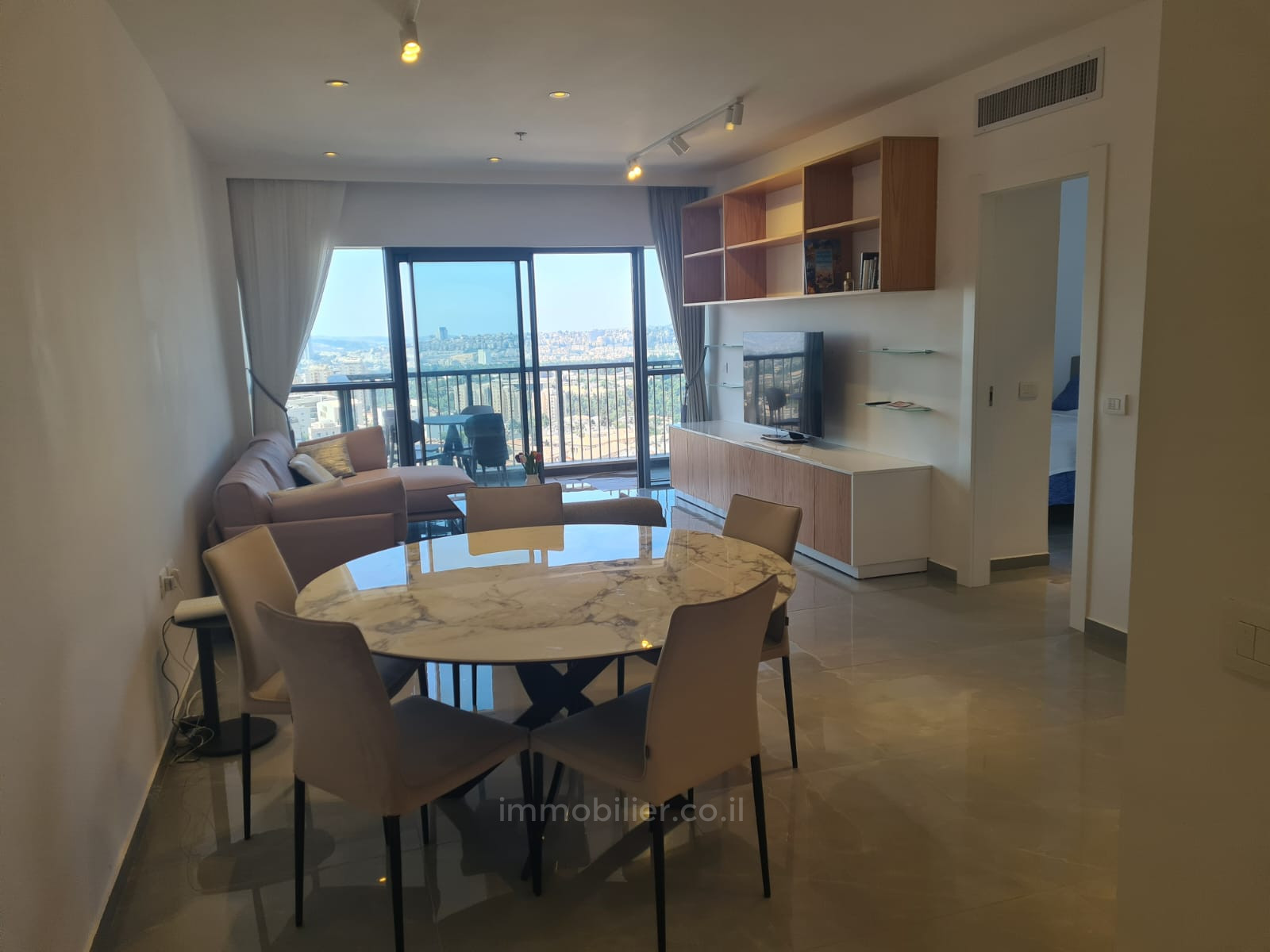 Apartamento 3 cômodos Jerusalém  245-IBL-1843