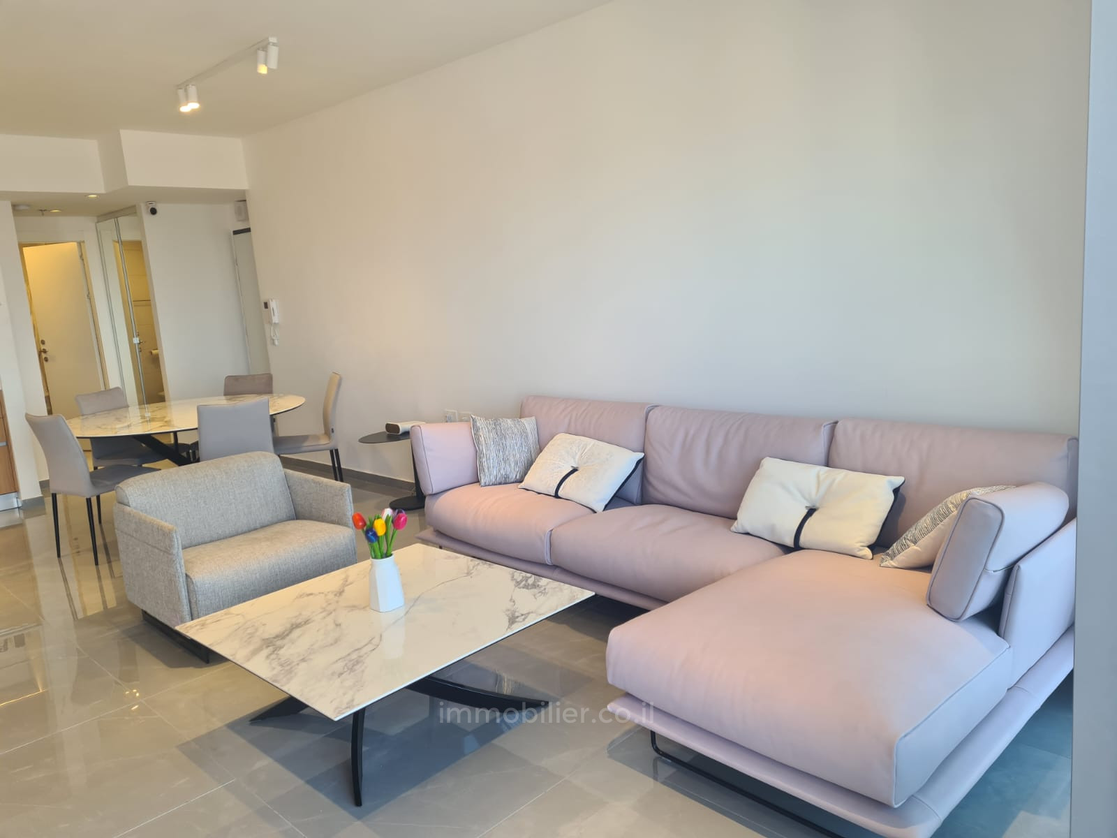 Apartamento 3 cômodos Jerusalém  245-IBL-1843