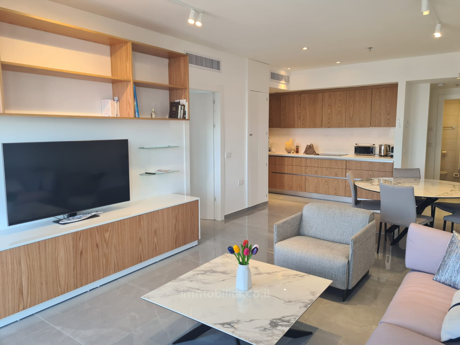 Apartamento 3 cômodos Jerusalém  245-IBL-1843