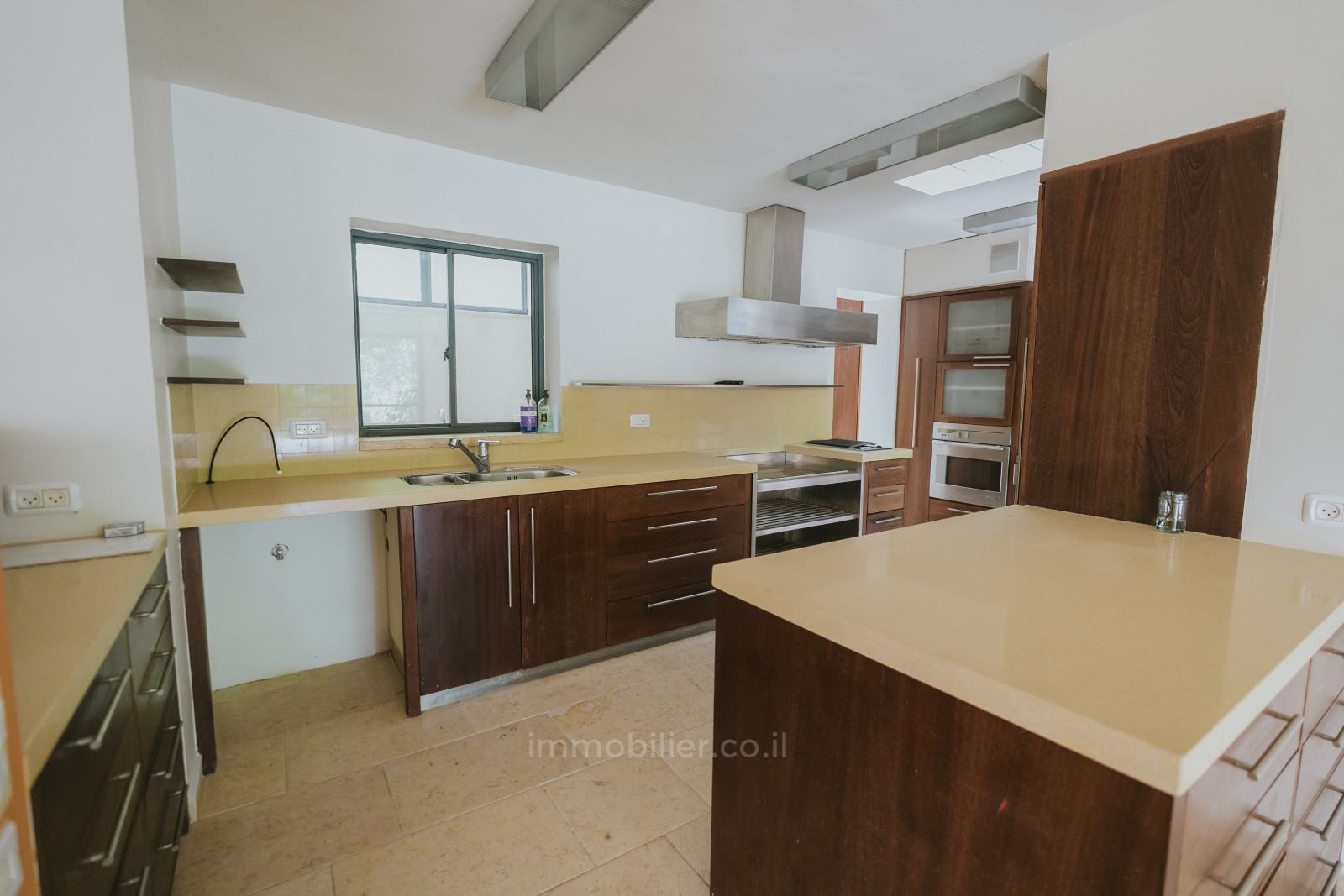 Casarão 5 cômodos Jerusalém (arredores) Shoresh 245-IBL-1933