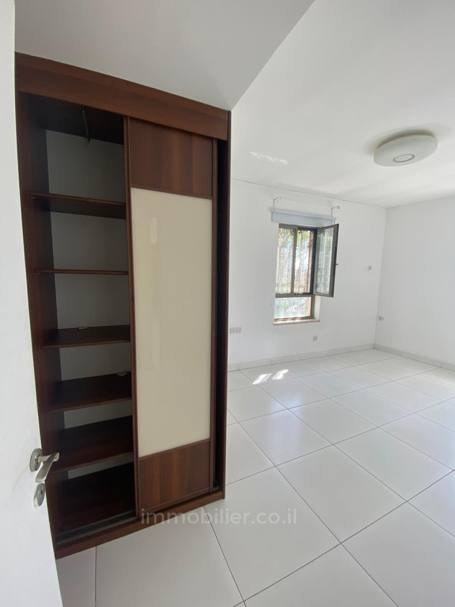 Apartamento 4 cômodos Jerusalém Baka 245-IBL-1934
