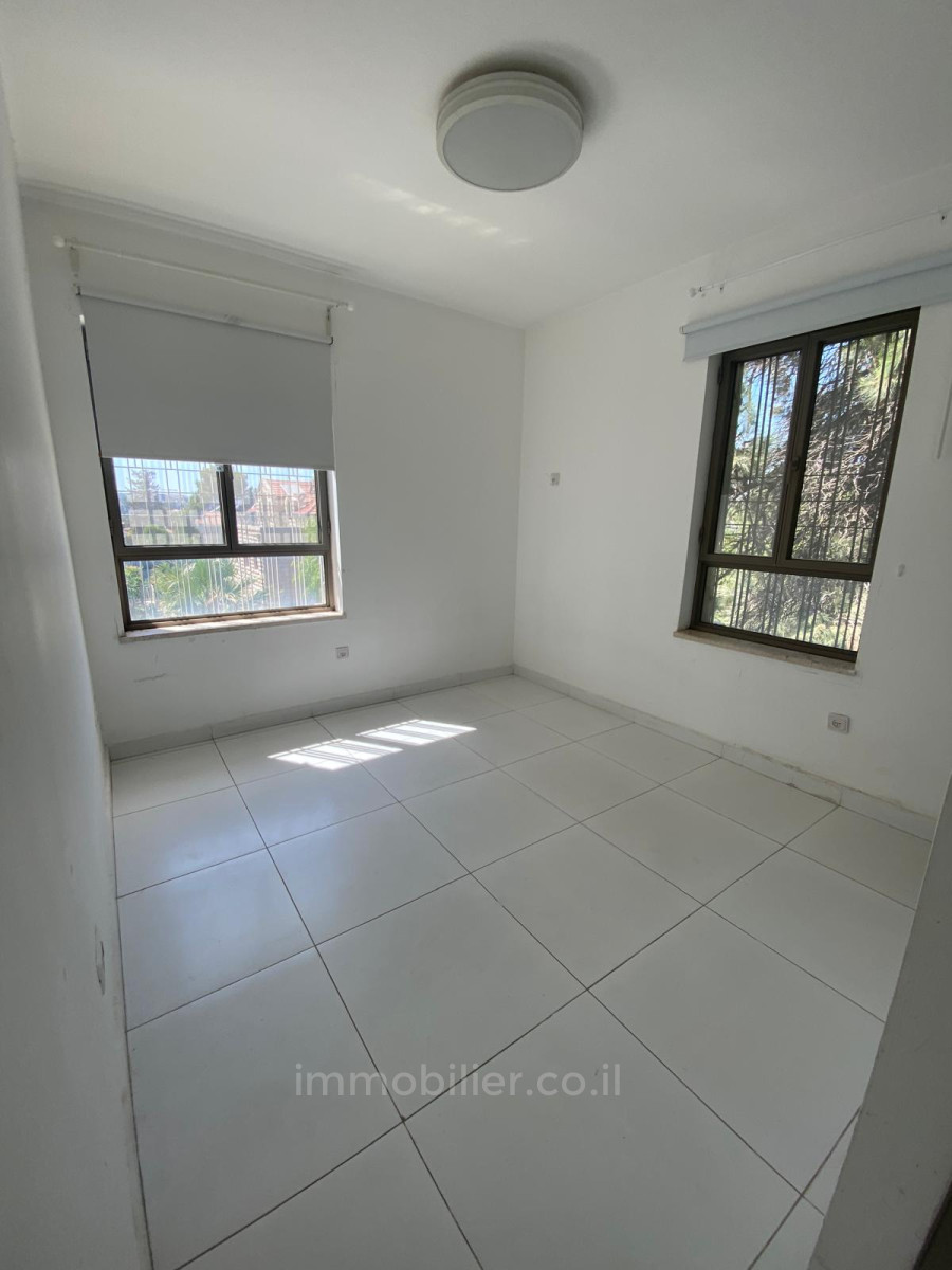 Apartamento 4 cômodos Jerusalém Baka 245-IBL-1934