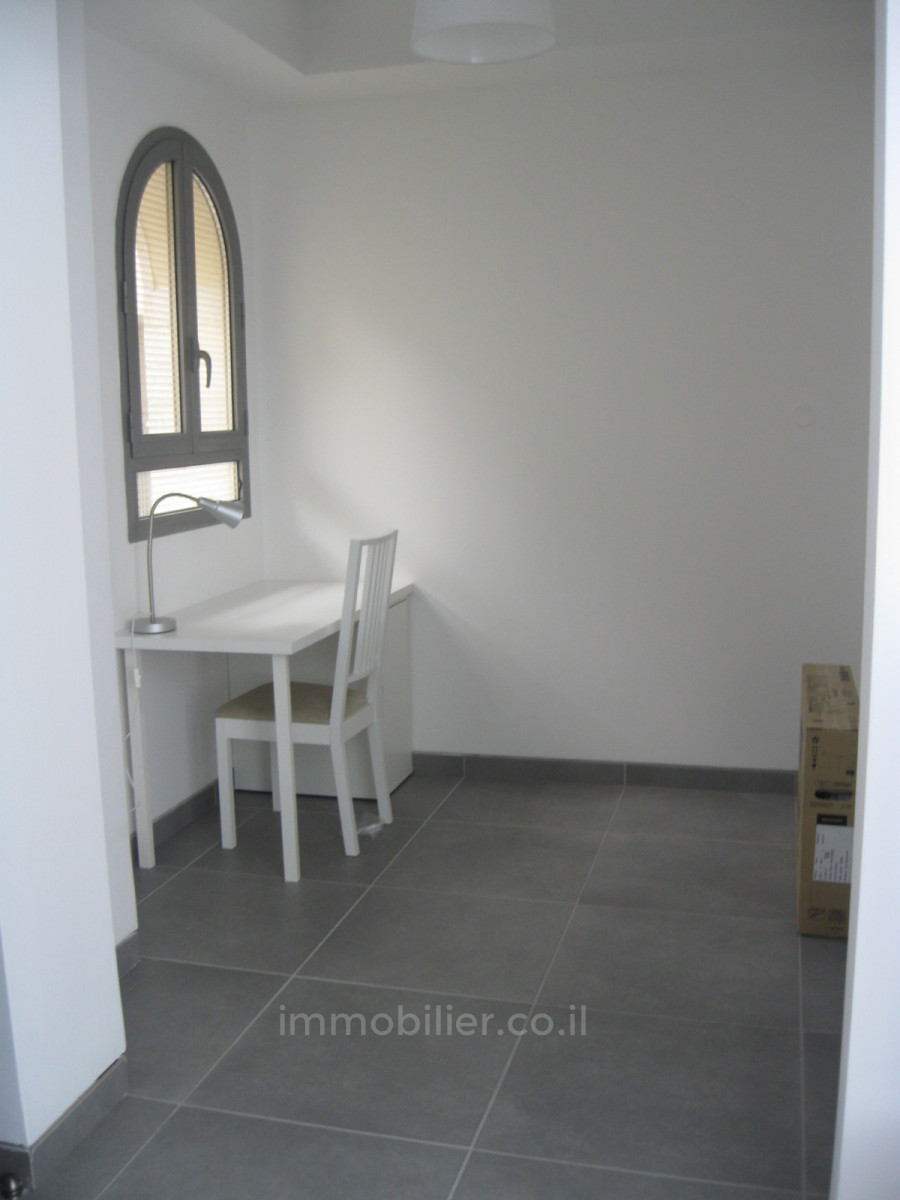 Apartamento 2.5 cômodos Jerusalém Centro da cidade 245-IBL-1939