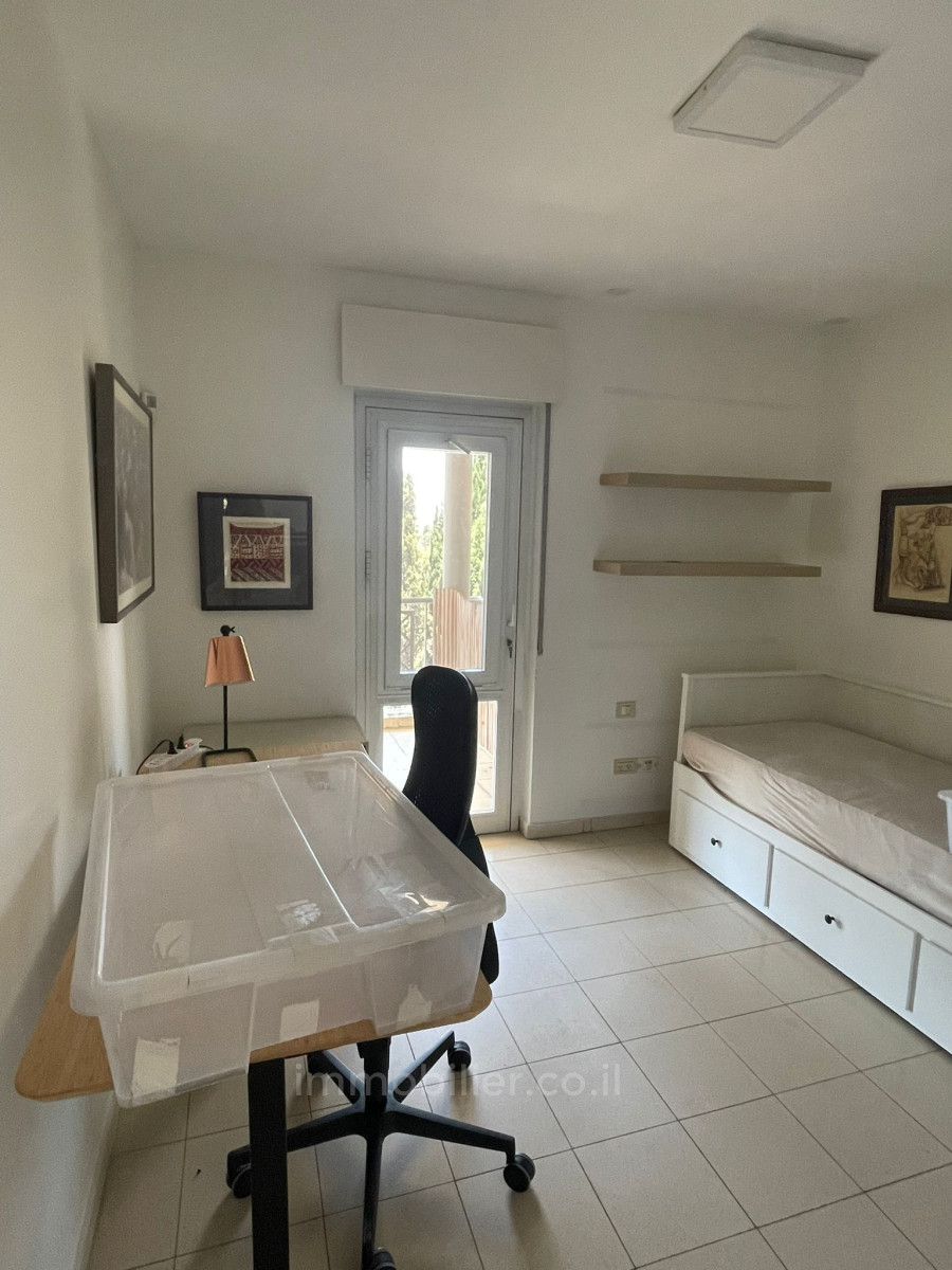 Duplex 6 cômodos Jerusalém Abu Tor 245-IBL-1941