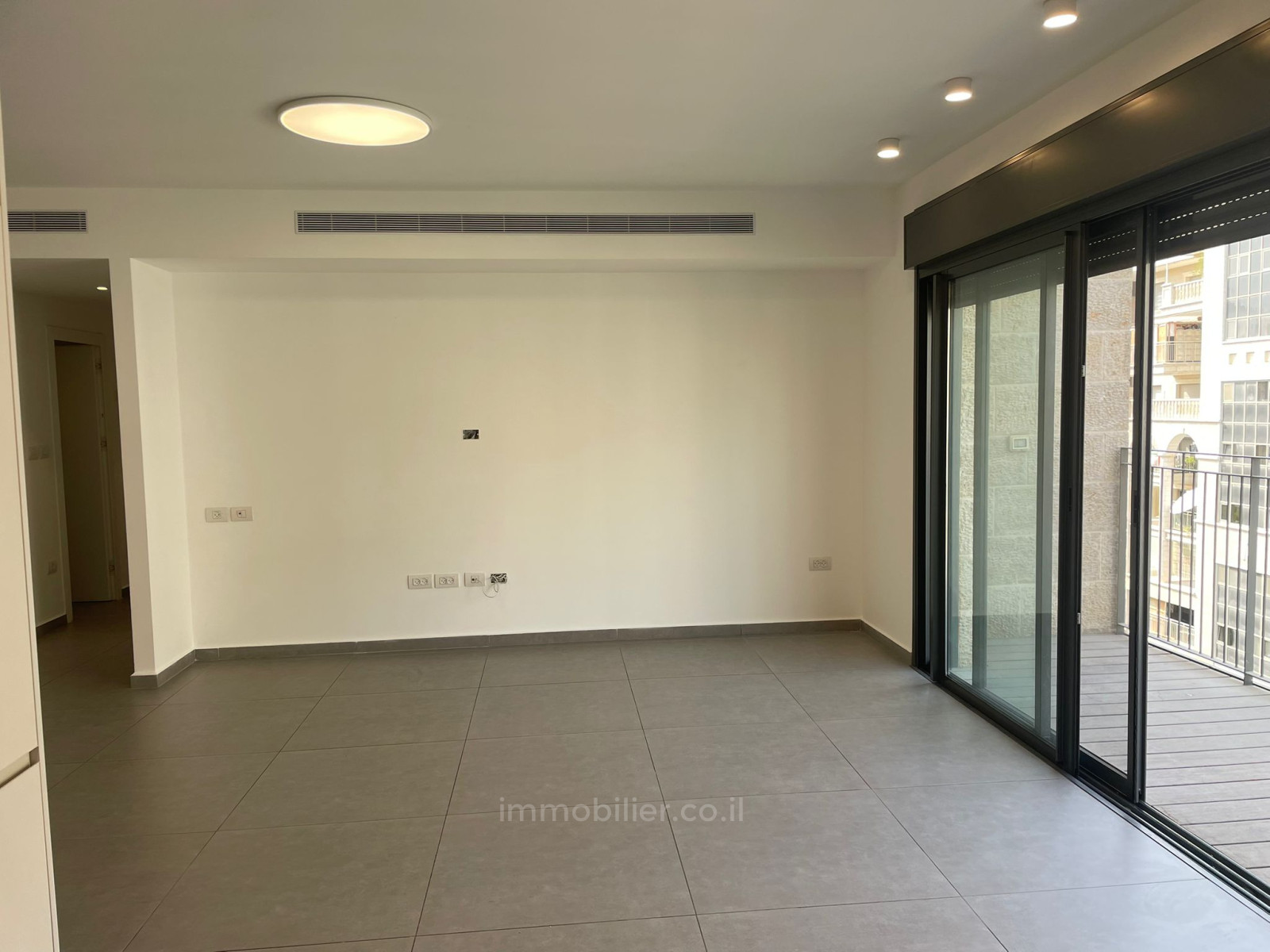 Apartamento 4 cômodos Jerusalém Kiryat haleum 245-IBL-1960