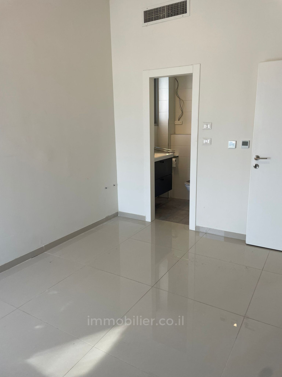 Apartamento 4 cômodos Jerusalém Baka 245-IBL-1962