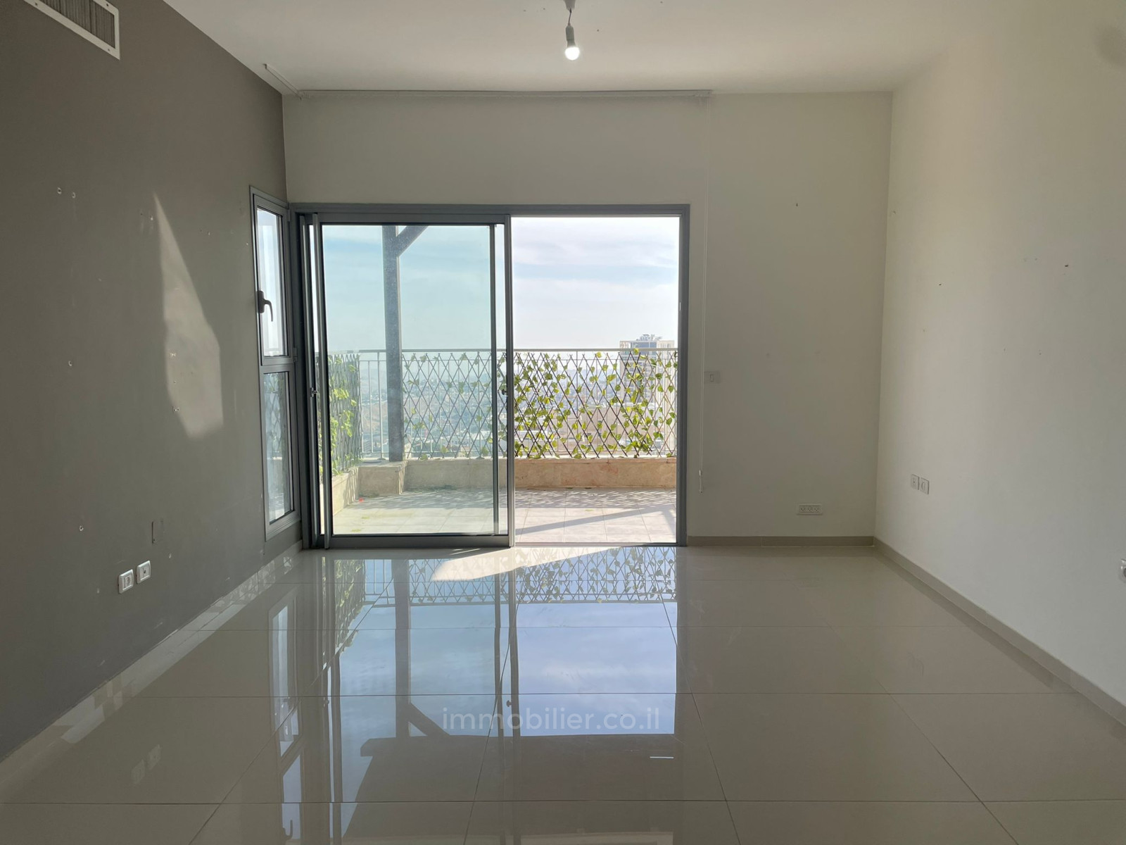 Apartamento 4 cômodos Jerusalém Baka 245-IBL-1962