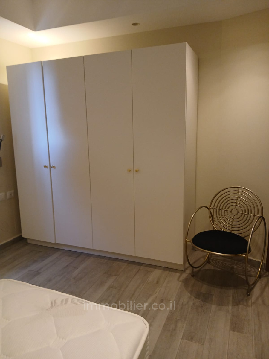 Apartamento 4 cômodos Jerusalém Mamila 245-IBL-1963