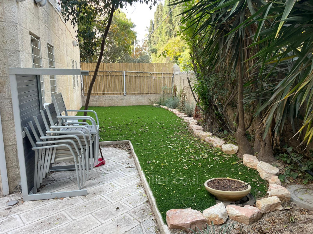 Casa de campo 6 cômodos Jerusalém Moshava Germanit 245-IBL-1964