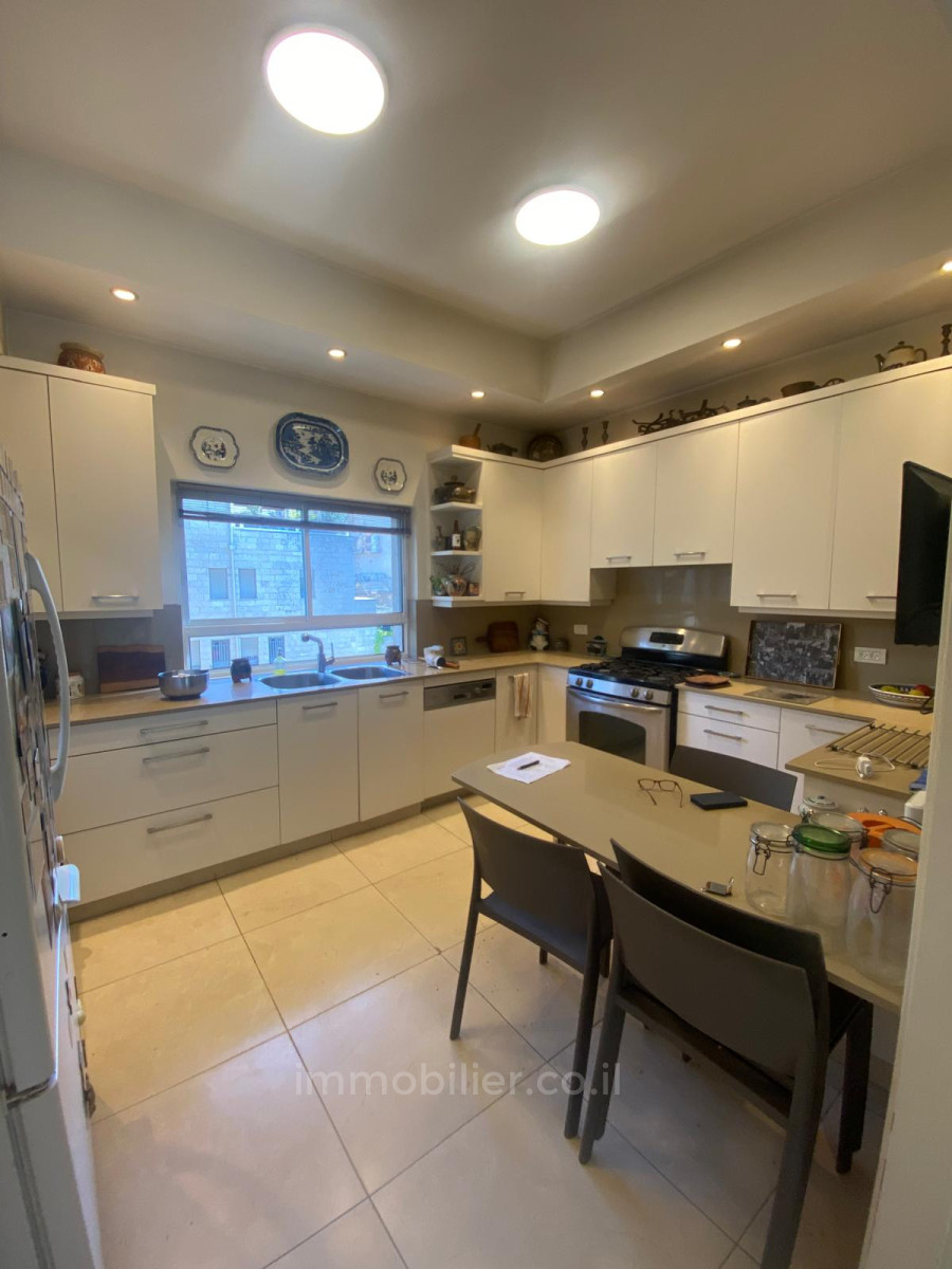 Duplex 5 cômodos Jerusalém Katamon hayeshana 245-IBL-1967