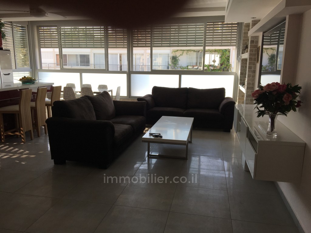Duplex 4 cômodos Tel Aviv Região marítima 255-IBL-610