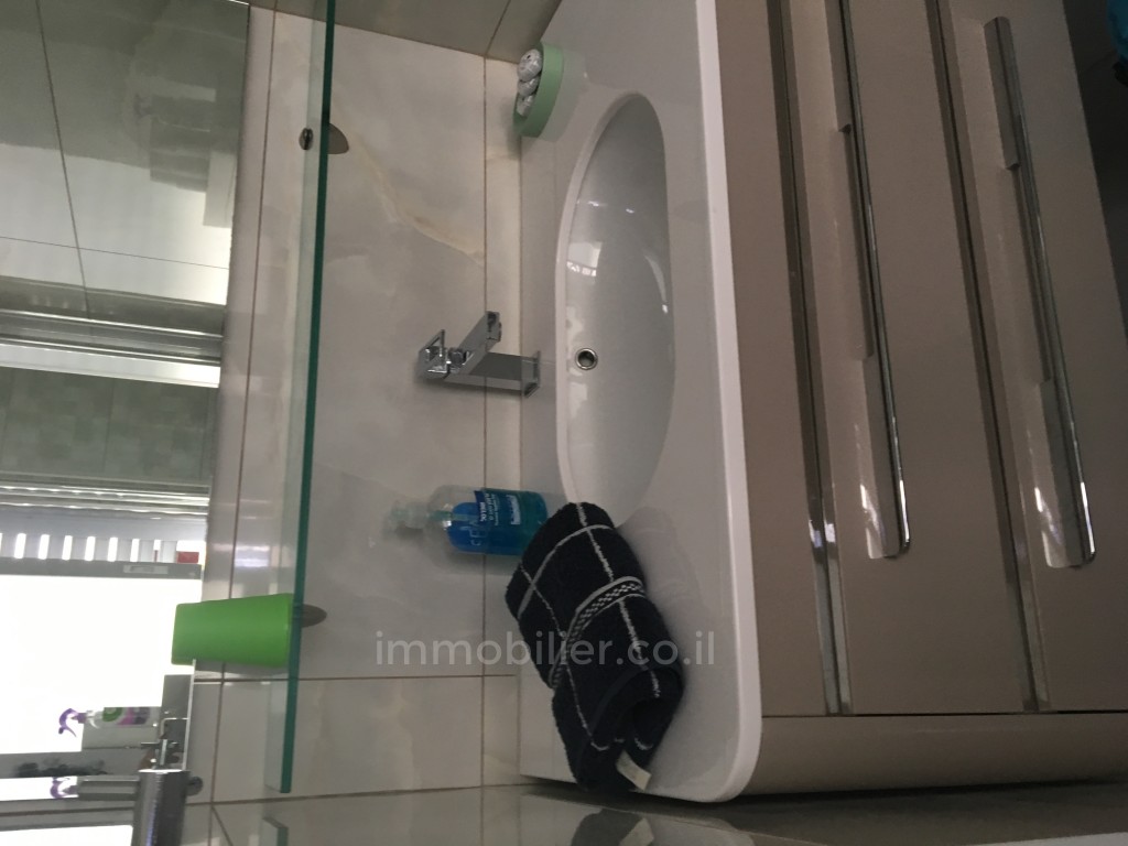 Duplex 4 cômodos Tel Aviv Região marítima 255-IBL-610