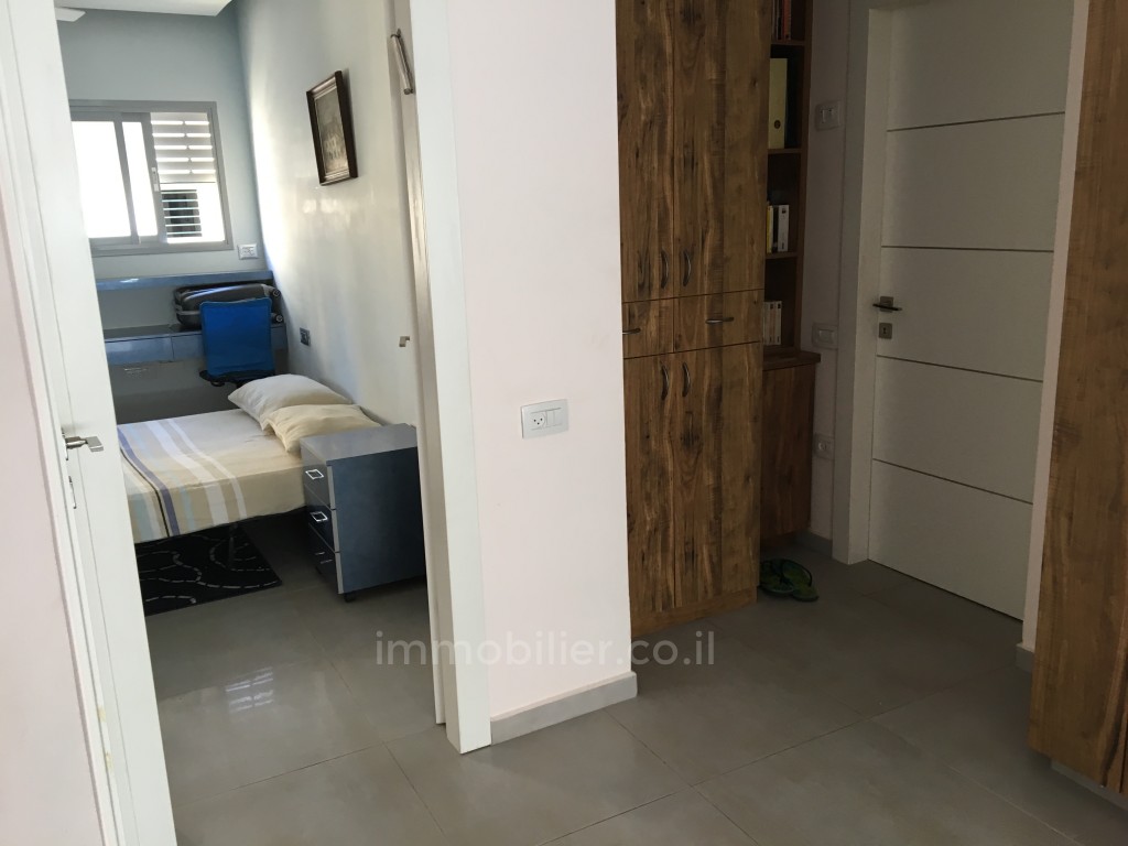 Duplex 4 cômodos Tel Aviv Região marítima 255-IBL-610