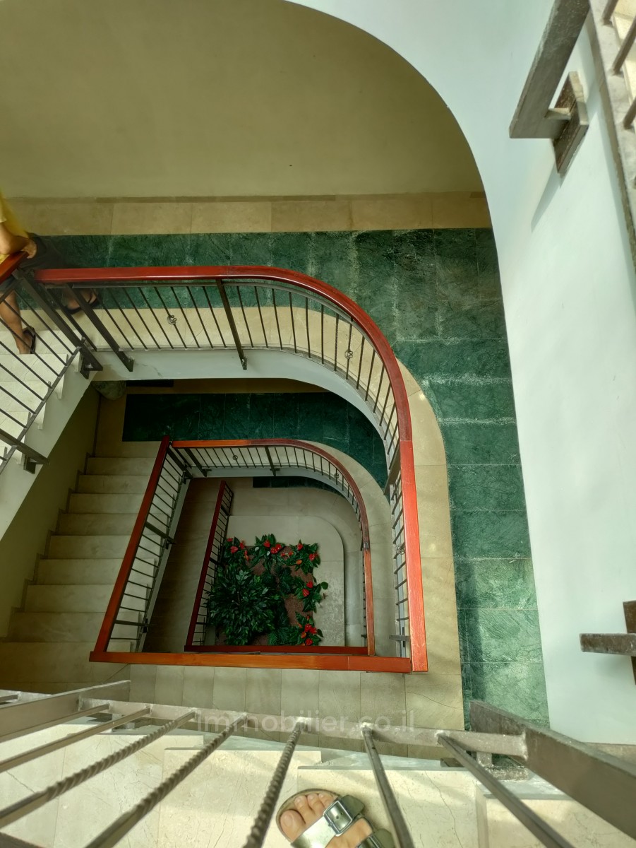 Duplex 4 cômodos Tel Aviv Kerem Hatemanim 255-IBL-682