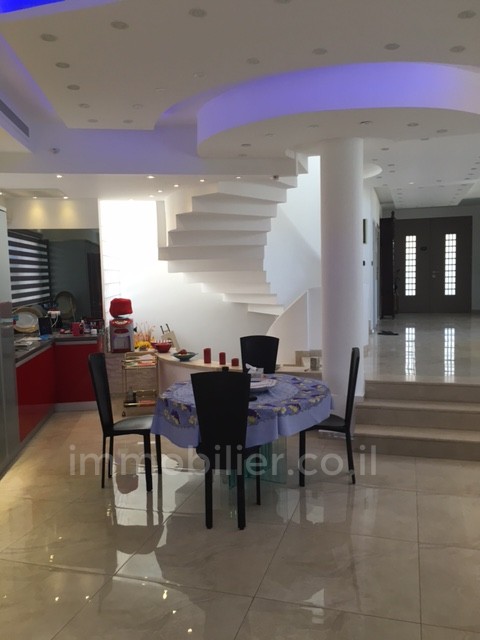 Casarão 10 cômodos Eilat Ganim beth 288-IBL-332