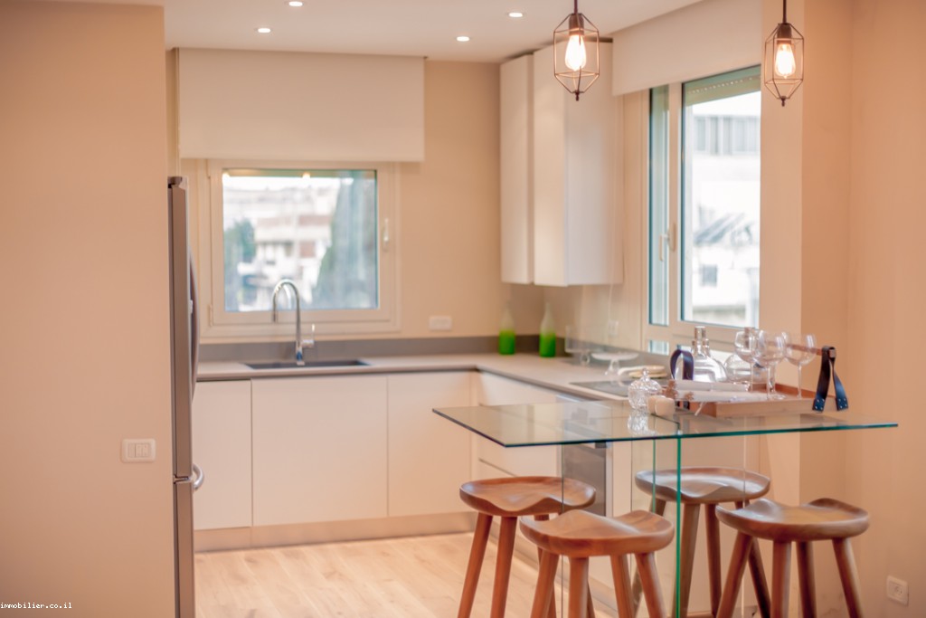 Duplex 3.5 cômodos Tel Aviv Rothshild 291-IBL-554