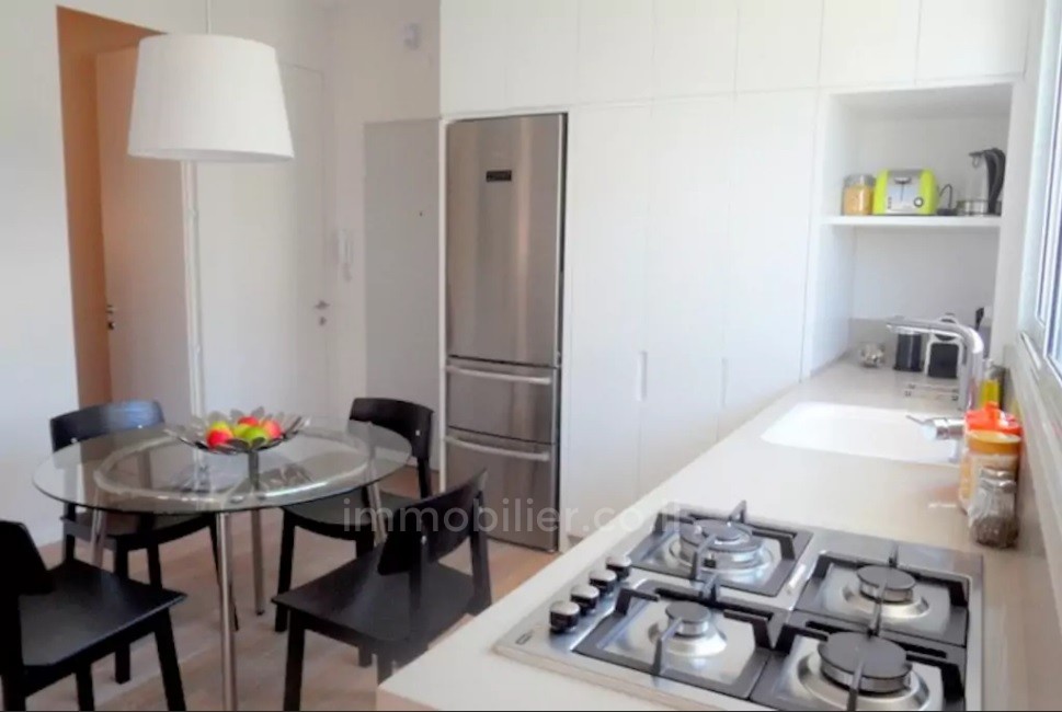 Apartamento 3 cômodos Tel Aviv Primeira linha de mar 291-IBL-641